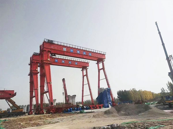 高腿輪胎式起重機