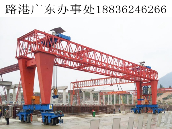 輪胎式門式起重機(jī)